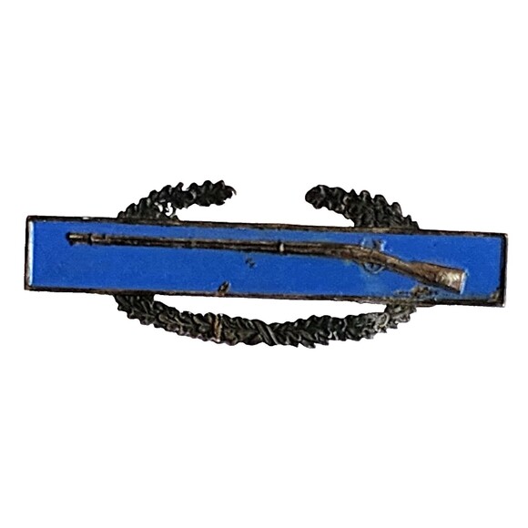 VINTAGE WWII U S Army Infantry STERLING RIFLE ON BLUE ENAMEL MEDAL/PIN (RT) - Picture 3 of 6